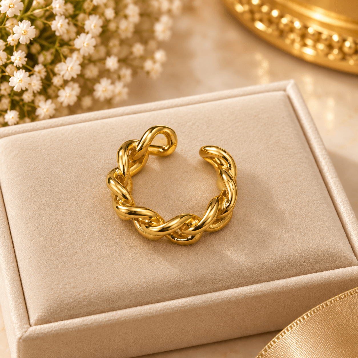 GOLD TWISTED CHAIN
