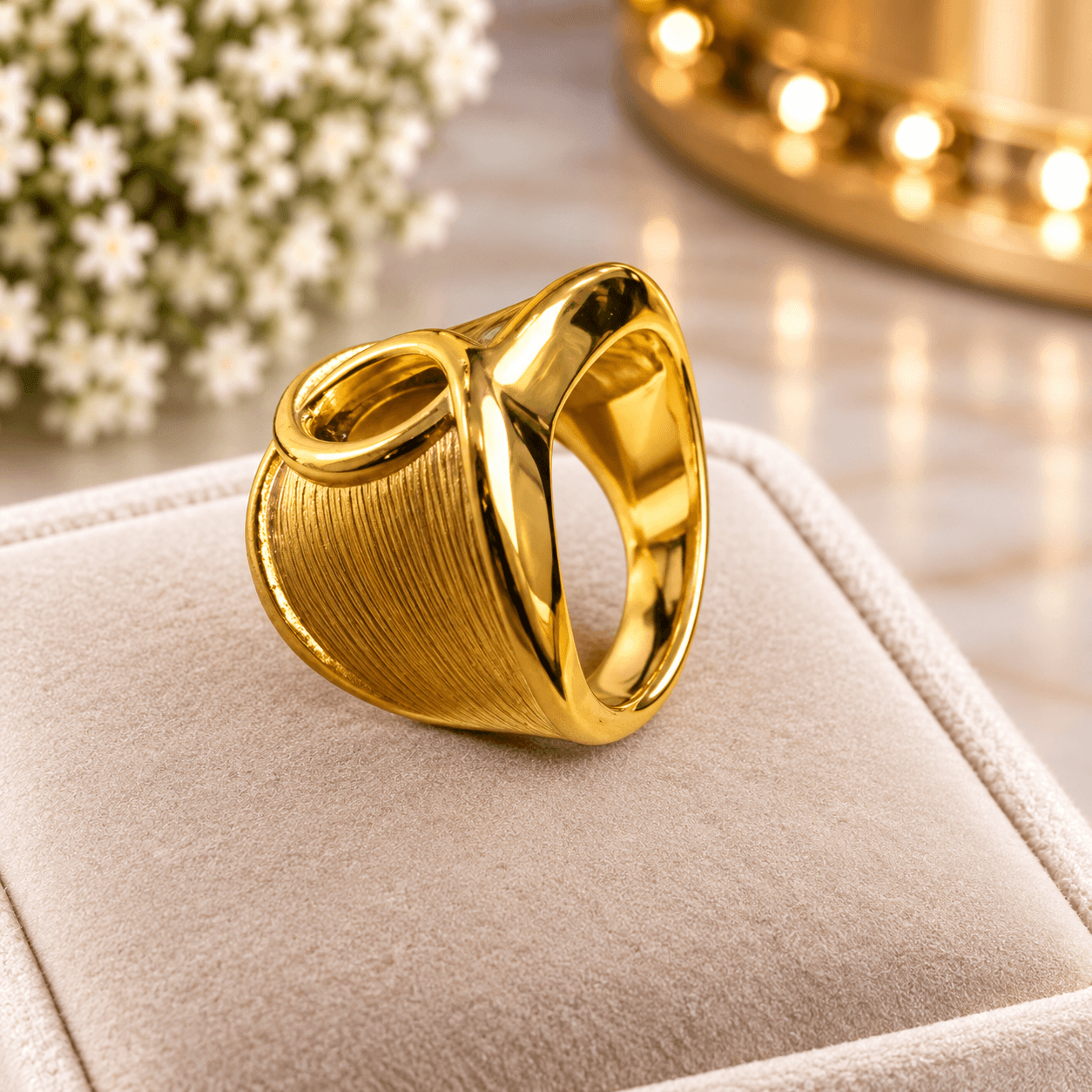 GOLDEN FOLD RING