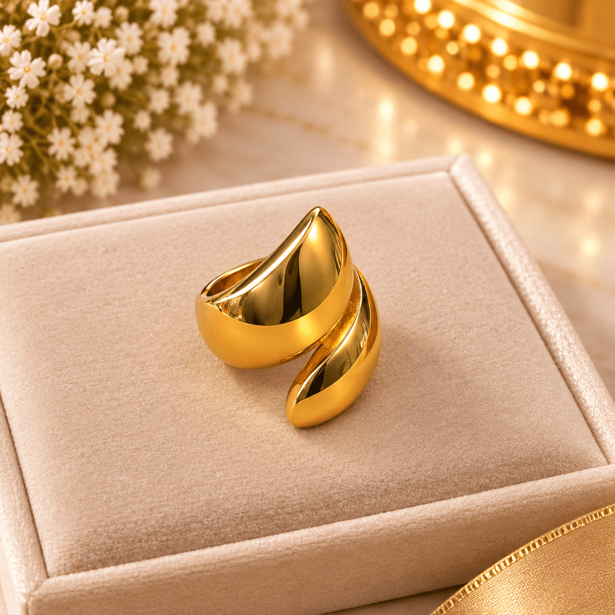 GOLD SCULPTURAL WAVE RING